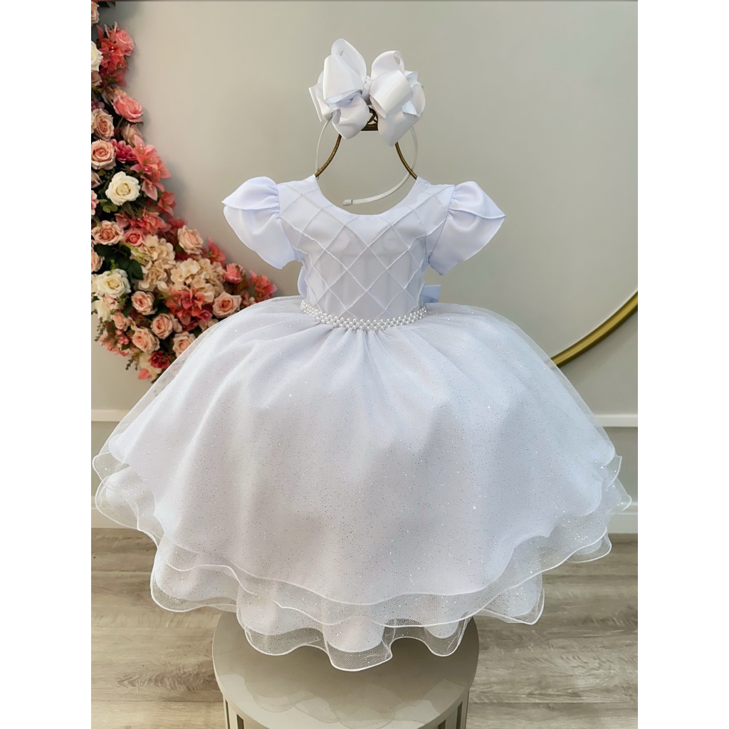 Vestido infantil branco com busto drapeado para casamento